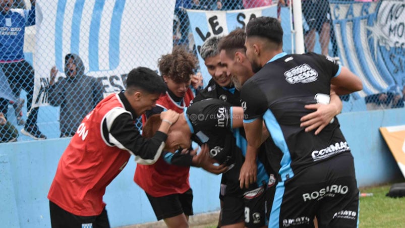 Racing le ganó sobre la hora a Central Norte y quedó a dos triunfos del ascenso