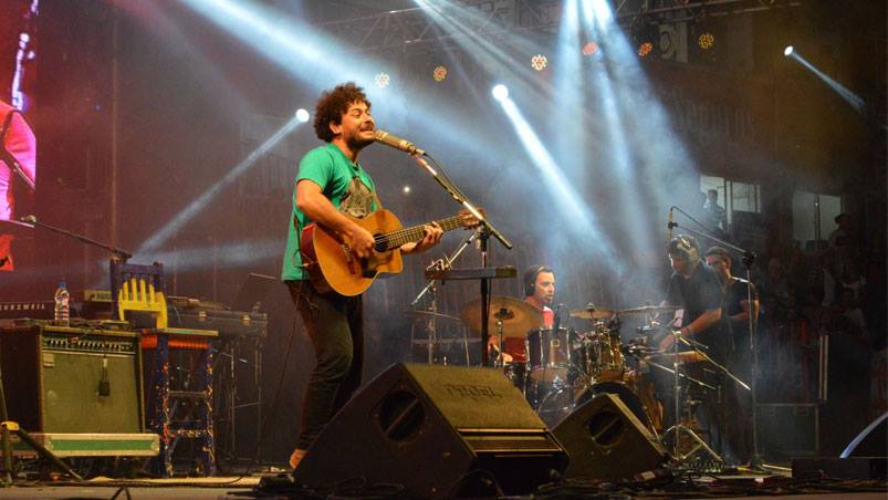 Raly Barrionuevo en la noche del viernes en Jesús María. Foto: Maxi López / ElDoce.tv