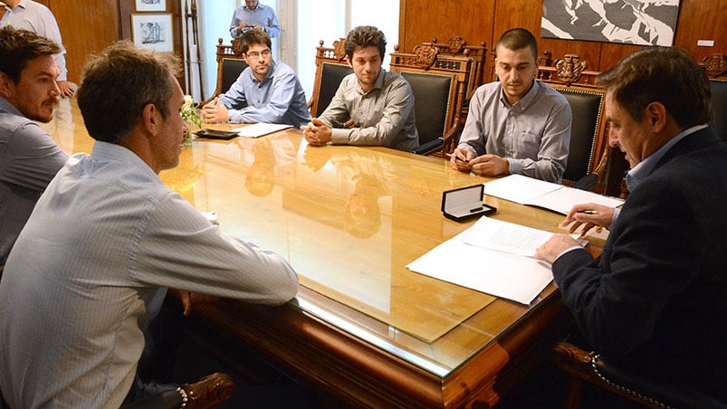 Ramón Mestre y los fundadores de Eco Ladrillos pusieron la firma al compromiso.