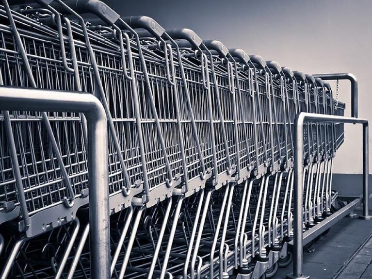 ¡Rapidísimos! Robots hacen la compra del super en cinco minutos