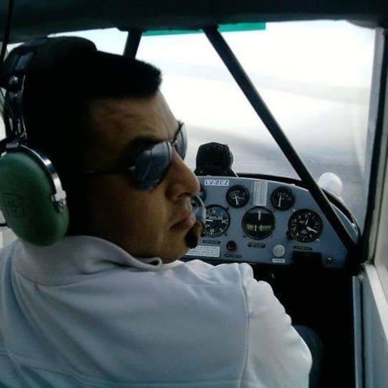Rasgido estuvo ocho años en la Fuerza Aérea.