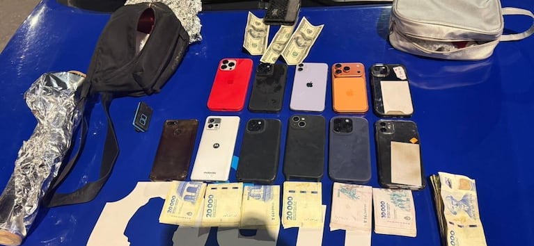Rastrearon un celular robado en el centro y los detuvieron con dólares y otros 10 teléfonos