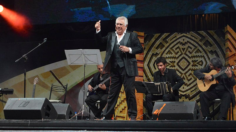 Raúl Lavié brilló cantando folklore.