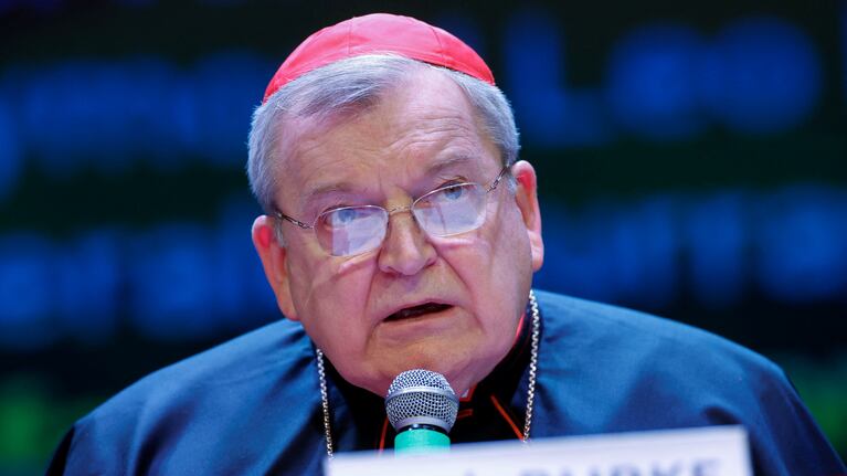 Raymond Burke oficiará la vuelta de la misa tradicional del 25 de octubre en la Basílica de San Pedro. REUTERS/Remo Casilli
