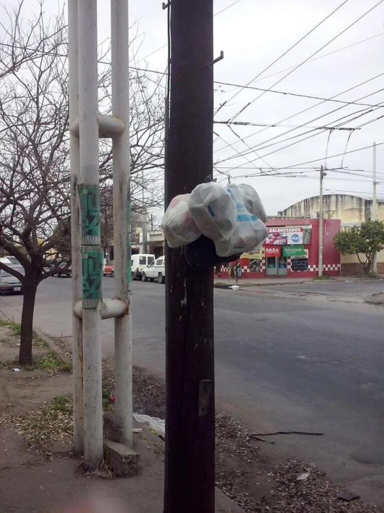 Reclamos en El Doce y Vos: alumbrado, basura y poste a punto de caer