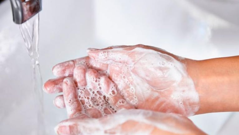 Recomiendan lavarse las manos frecuentemente y evitar contacto con quien presente síntomas.
