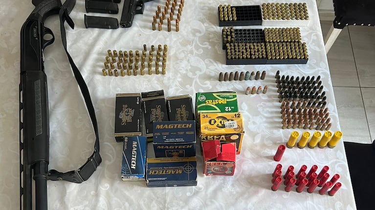 Recuperaron 50 iPhones y otros 70 celulares: hay decenas de detenidos tras un megaoperativo