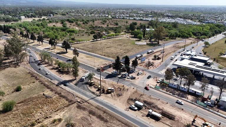 Redireccionamiento del tránsito por obras a la salida de Valle Escondido.