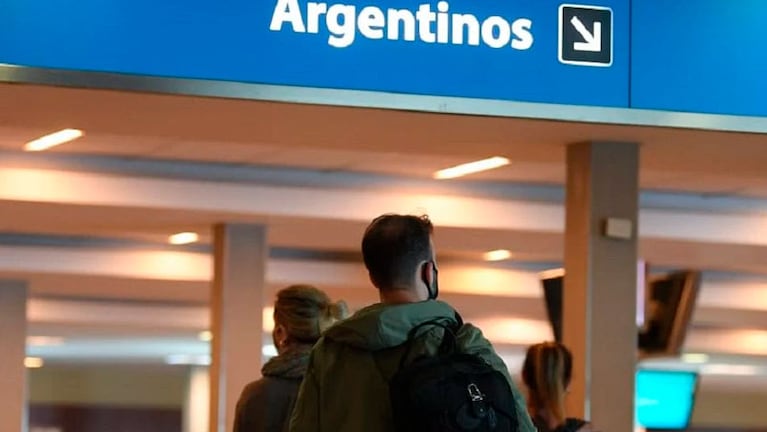Reducirán el número de argentinos que lleguen de otros países.