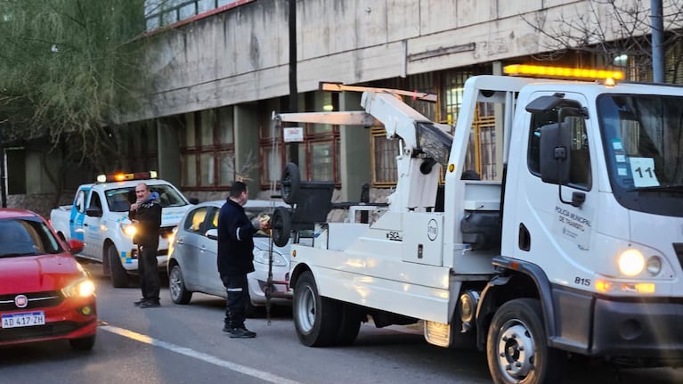 Remolques, naranjitas detenidos y más de mil pagos: así fue el debut de constatadores en Belgrano