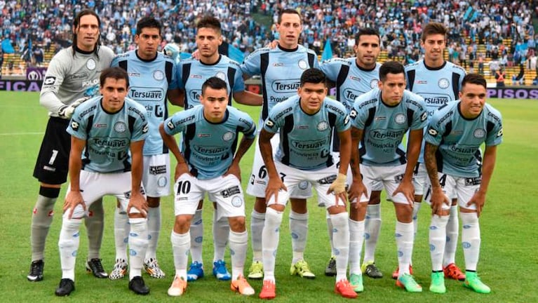 Renzo Saravia junto a sus compañeros de Belgrano en 2015.