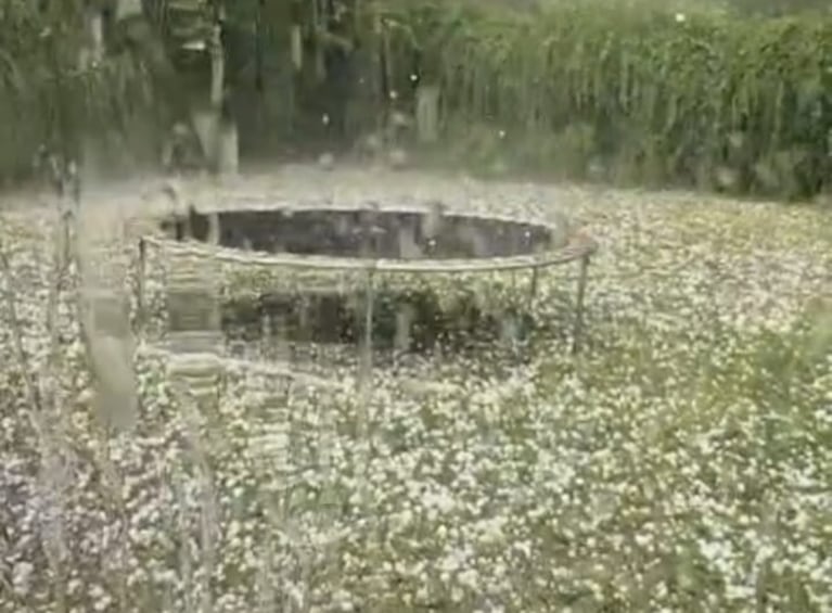 Repentina lluvia y fuerte granizo en Córdoba capital: los videos