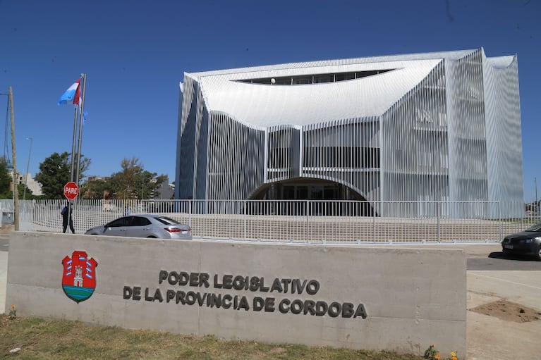 Repercusiones en el Gobierno por el caso del legislador Flores.