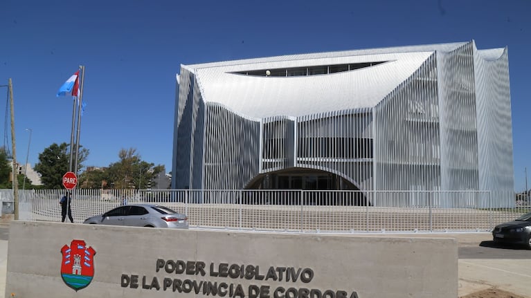 Repercusiones en el Gobierno por el caso del legislador Flores.