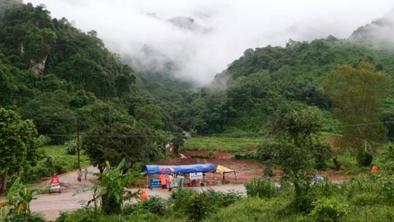 Rescataron a los 12 nenes atrapados en la cueva de Tailandia