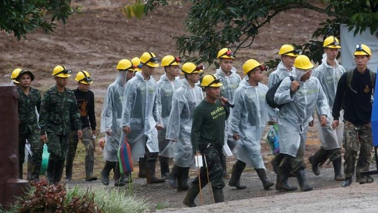 Rescataron a los 12 nenes atrapados en la cueva de Tailandia