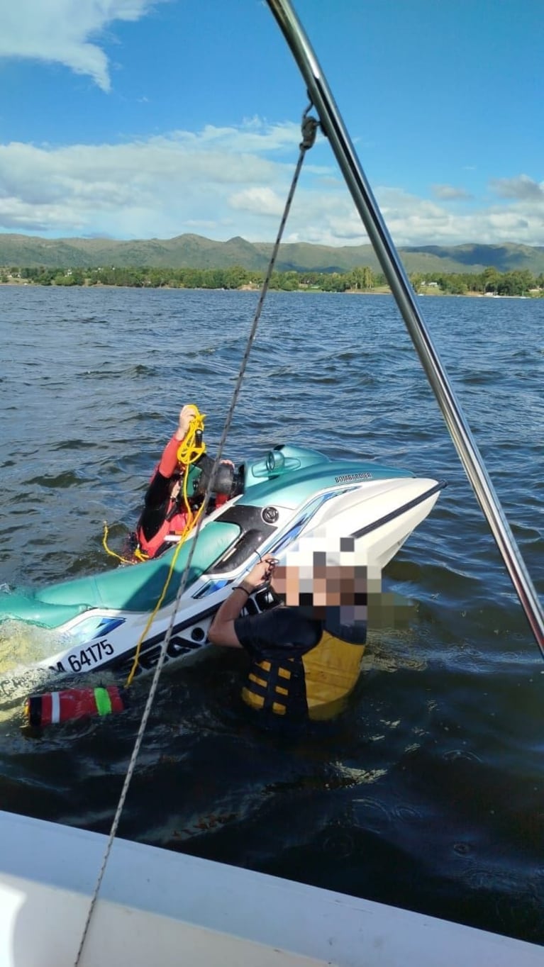 Rescate en dique Los Molinos.