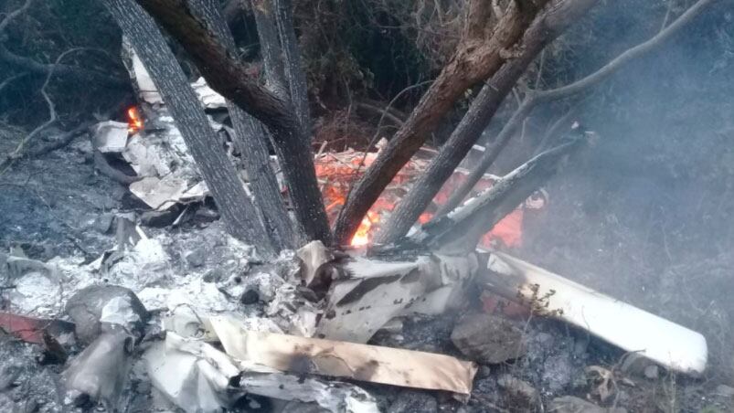 Restos de la avioneta estrellada.