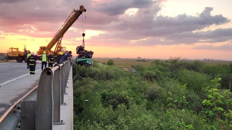 Retiraron el camión del arroyo Las Tortugas (Gentileza Rosario 3)