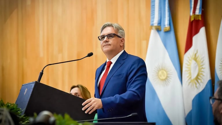 Reunión entre Llaryora y Santilli.