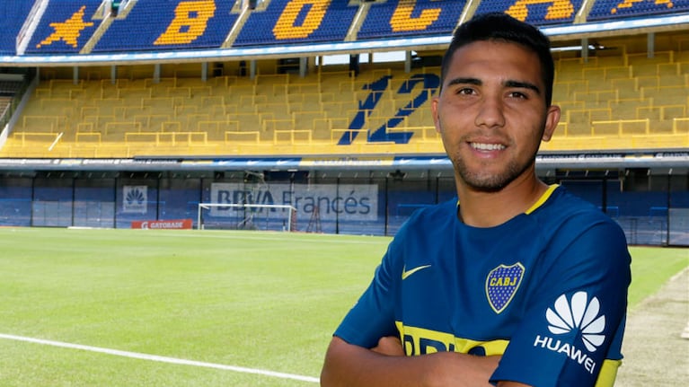 Reynoso con la camiseta de su nuevo club.