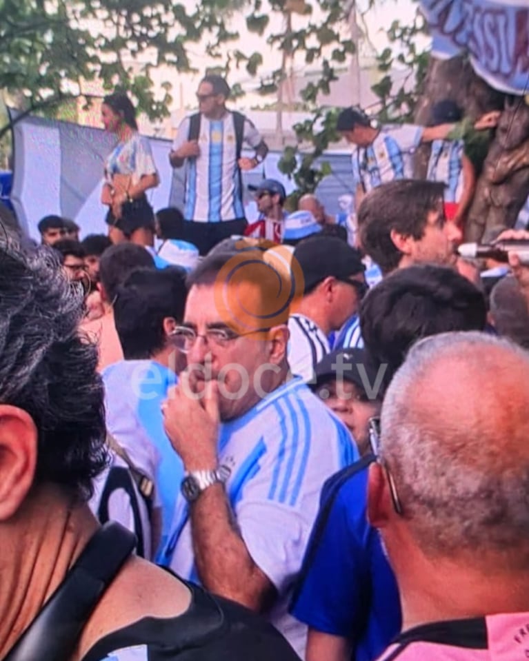 Ricardo Moreno en el banderazo de Miami  a semanas del femicidio de Agostina Vega.