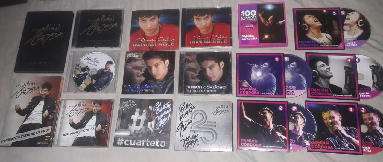 Ricardo tiene más de tres mil discos, de todas las bandas de cuarteto.