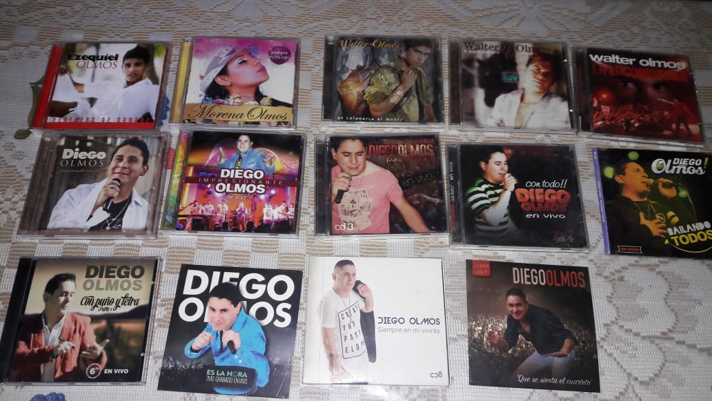 Ricardo tiene más de tres mil discos, de todas las bandas de cuarteto.