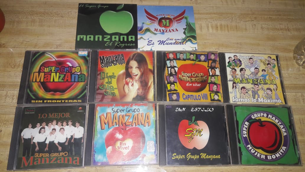 Ricardo tiene más de tres mil discos, de todas las bandas de cuarteto.