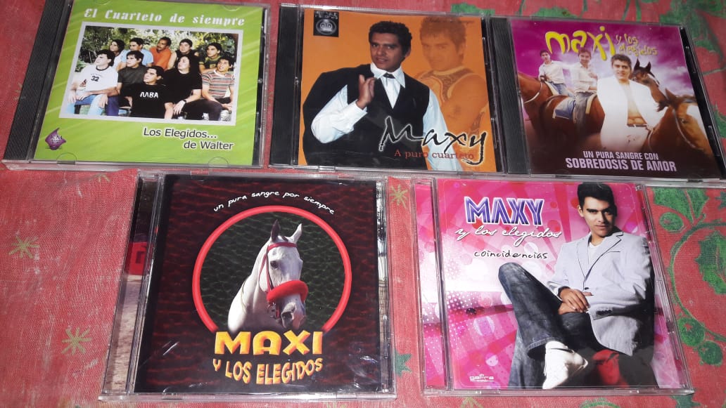 Ricardo tiene más de tres mil discos, de todas las bandas de cuarteto.