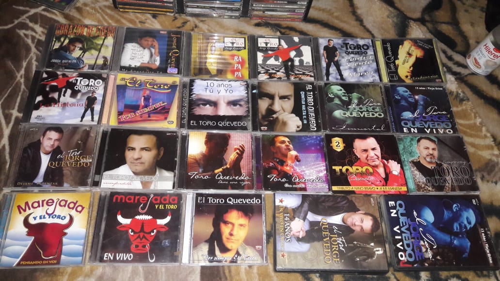 Ricardo tiene más de tres mil discos, de todas las bandas de cuarteto.