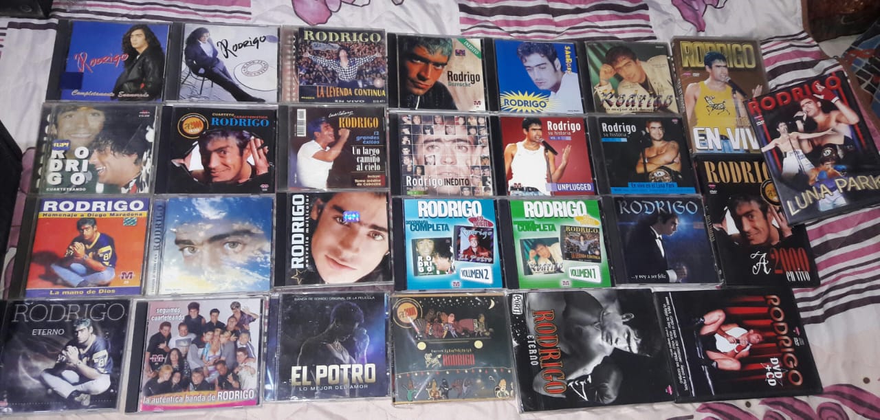 Ricardo tiene más de tres mil discos, de todas las bandas de cuarteto.