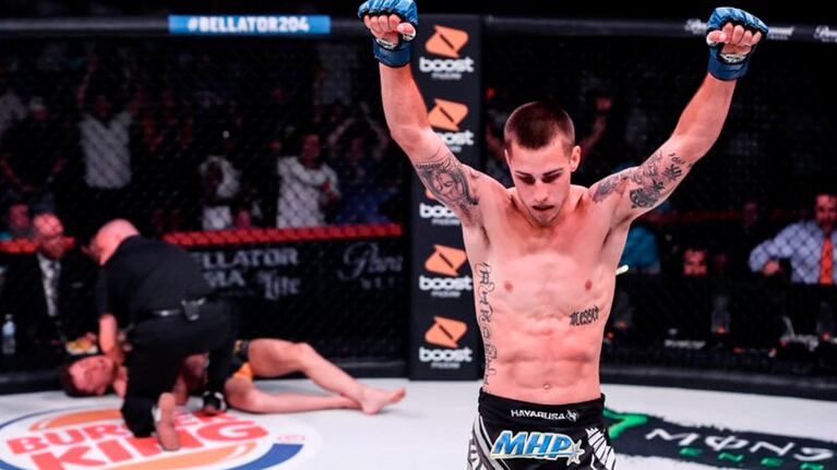 Ricky Bandejas le dio una lección a James Gallagher.