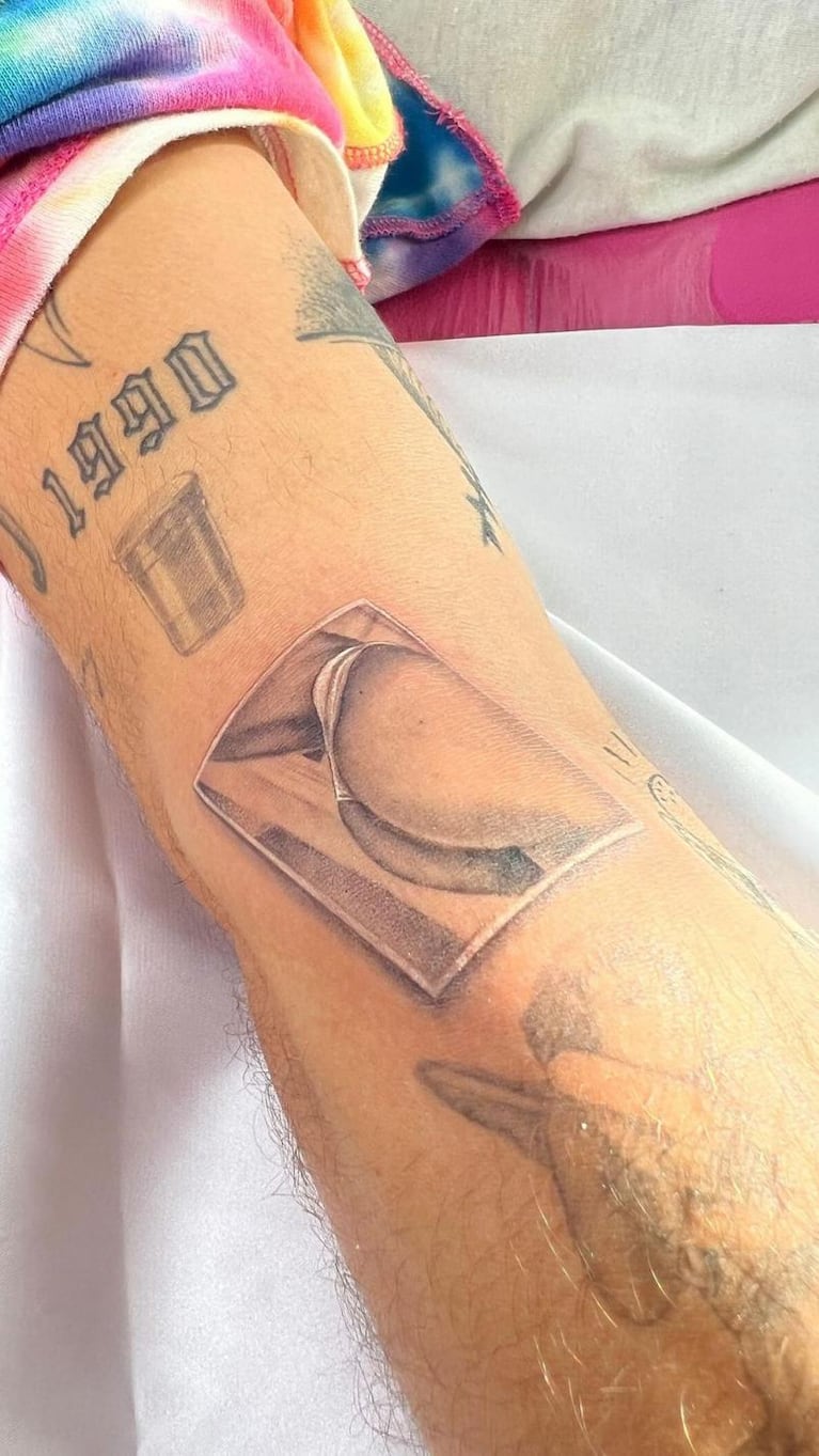 Ricky Montaner se tatuó la cola de Stefi Roitman y mostró su reacción en un video
