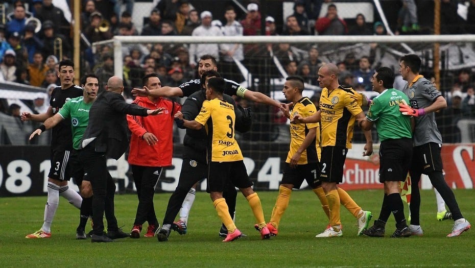 Riestra provocó un bochorno y recibió una tibia sanción.