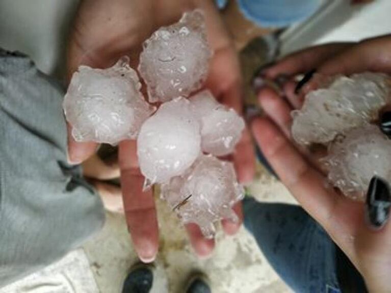 Rigen múltiples alertas por tormentas para Córdoba y cayó granizo