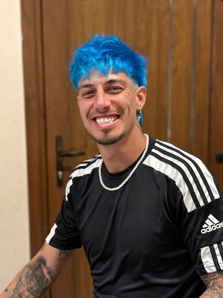 Rigoni se tiñó el pelo de color celeste tras el clásico cordobés.