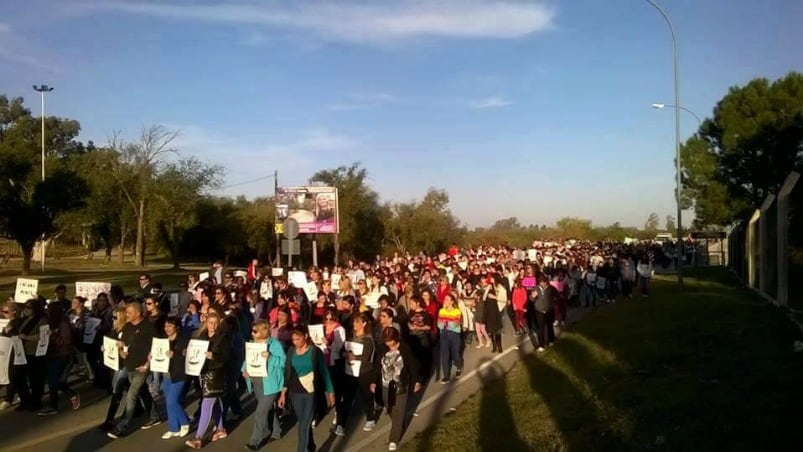 Río Segundo y Pilar marcharon con el grito de #NiUnaMenos. Foto: eldocetv 