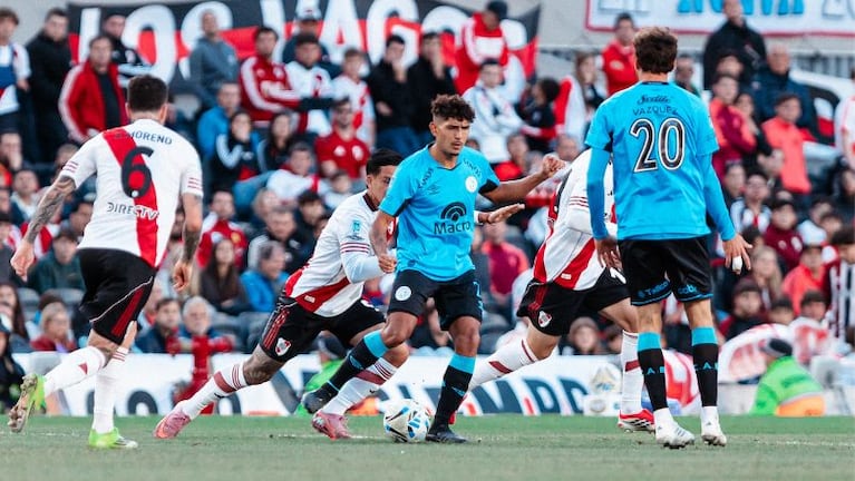 River-Belgrano en el Monumental.