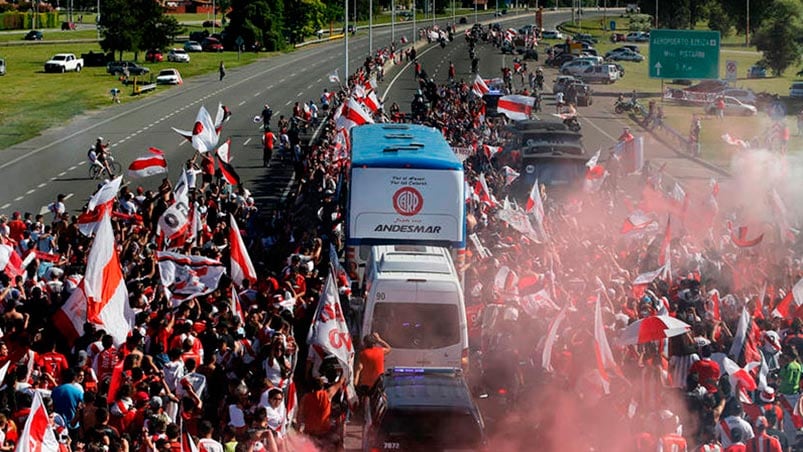 River fue "empujado" hacia Japón por su hinchada. Foto: Clarín.