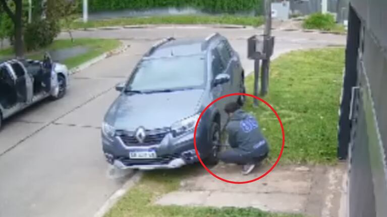 Roba ruedas en barrio Argüello. (Foto: captura video seguidora El Doce)