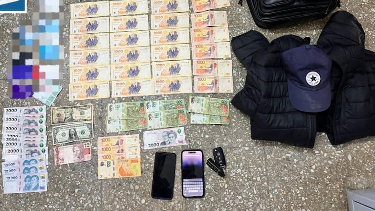 Robaban con inhibidores en el interior de Córdoba y quedaron detenidos: tenían pesos y dólares