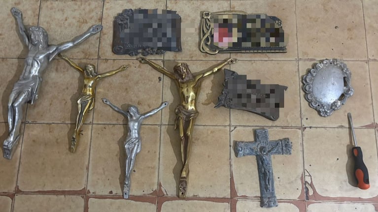 Robaban en el cementerio y quedaron detenidos.