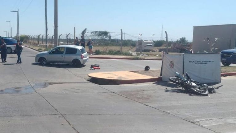 Robaron, huyeron en moto y chocaron en Córdoba: un ladrón murió y otro está grave