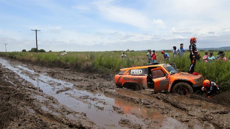 Robby Gordon, otro atascado. Foto AFP.