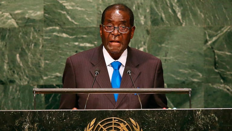 Robert Mugabe tiene 91 años y castiga la homosexualidad en su país.