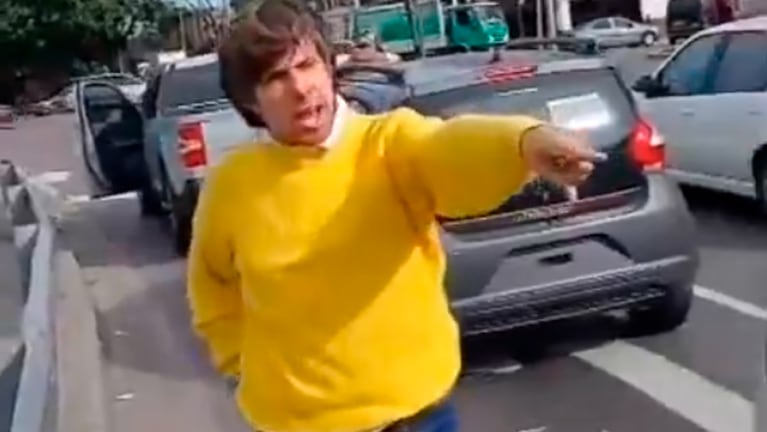 Robertito Funes y un tenso cruce en la calle.
