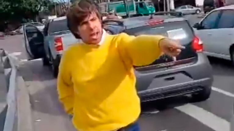 Robertito Funes y un tenso cruce en la calle.
