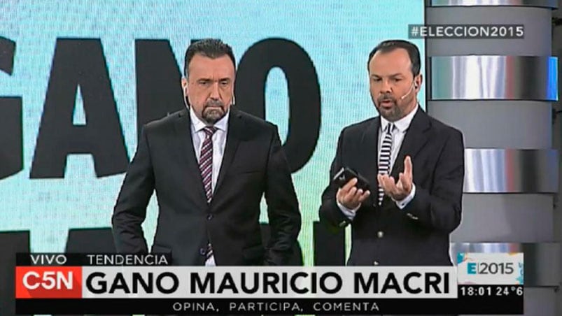 Roberto Navarro y Gustavo Silvestre y el anuncio del supuesto triunfo.