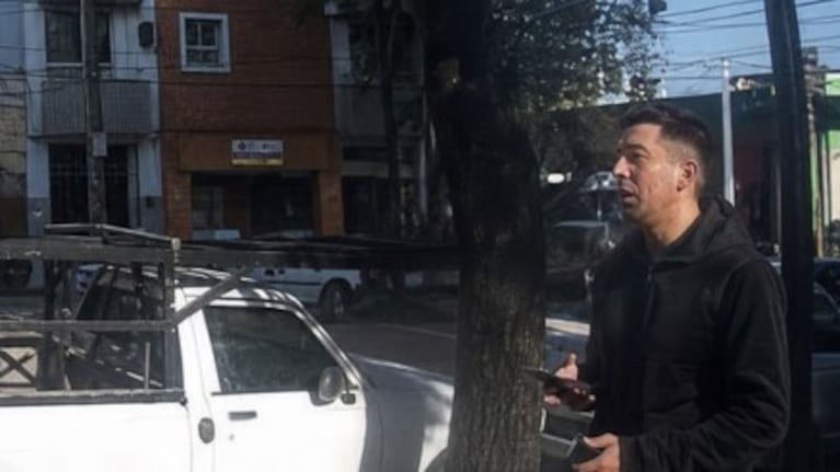 Robó a plena luz del día y quedó registrado cuando iba con el inhibidor en la mano.